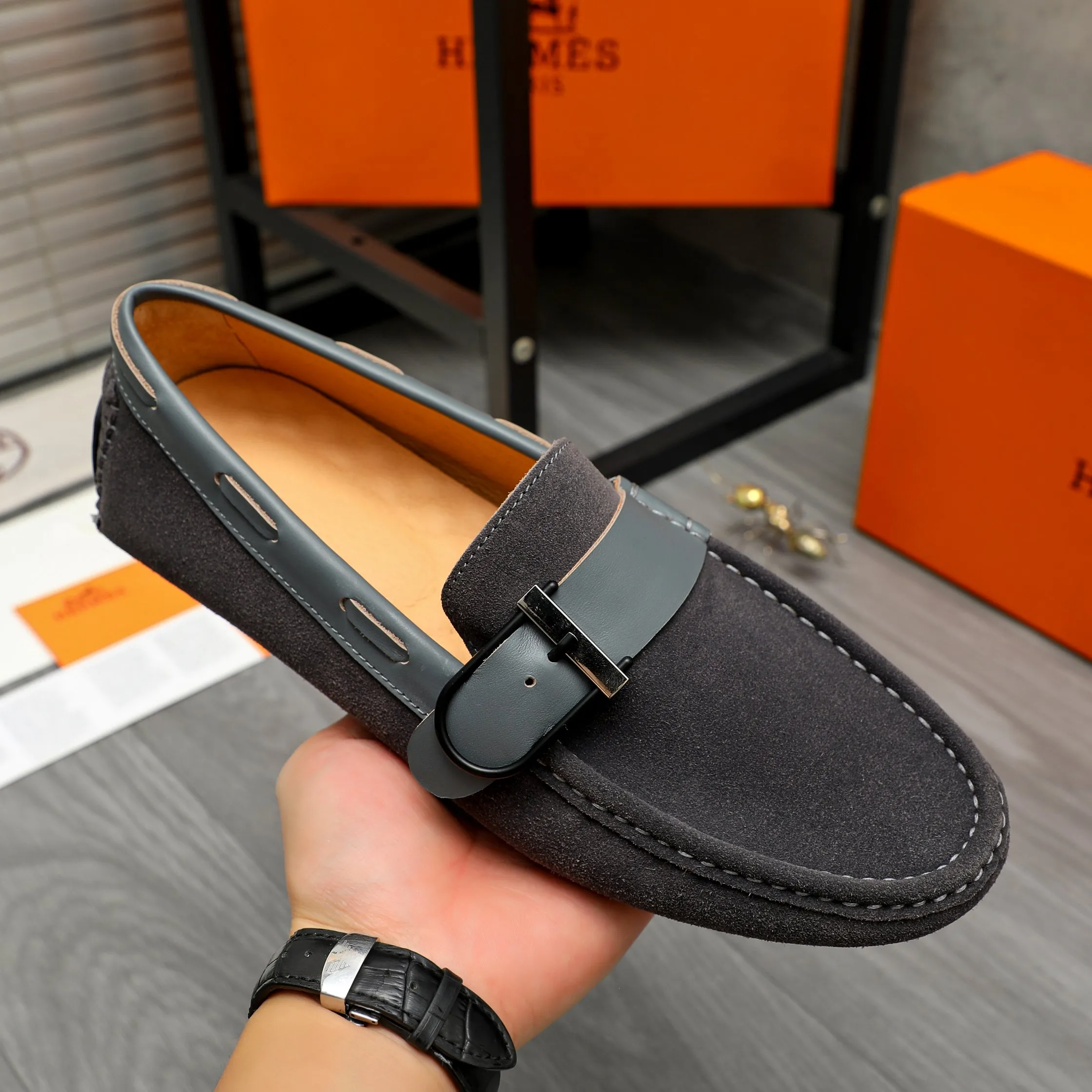 P380 Product trademark: HERMES "Hermes" casual slip-on men's shoes Regular size: 38-44 Product material: Selected frosted cowhide upper, pigskin lining, rubber outsole